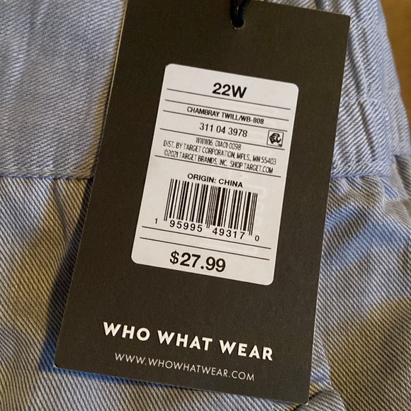 NWT who what wear high rise shorts. Jean look with ruffle at bottom hem/ pockets - Picture 5 of 5